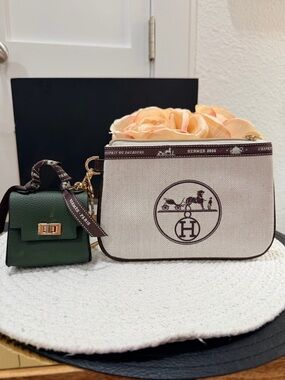 UPCYCLED HERMÈS DUST BAG
COIN PURSE & Green Leather Purse Charm for your AirPods